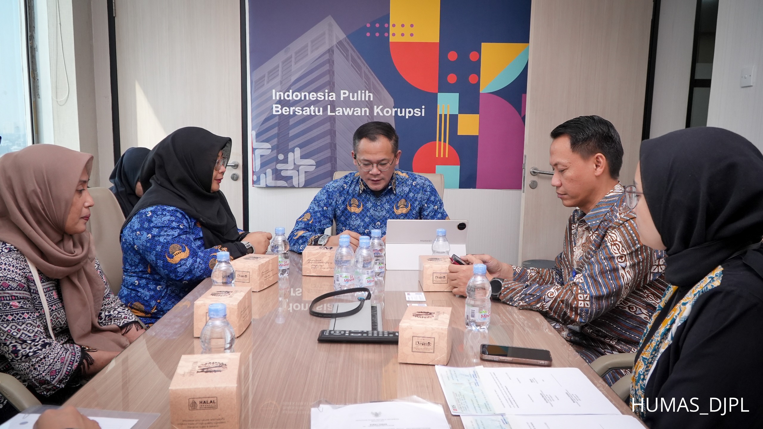 Kementerian Perhubungan Fasilitasi Penyerahan Asuransi kepada Ahli Waris Pelaut yang Meninggal Dunia di Singapura